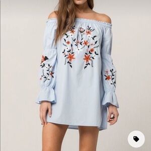 Sky and Sparrow Boho Off-the-Shoulder Floral Embroidered Mini Dress in Blue Sz S
